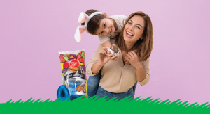 Promoción de huevitos de Pascua en Dollar Store con compra de $10 en tienda más $3,99